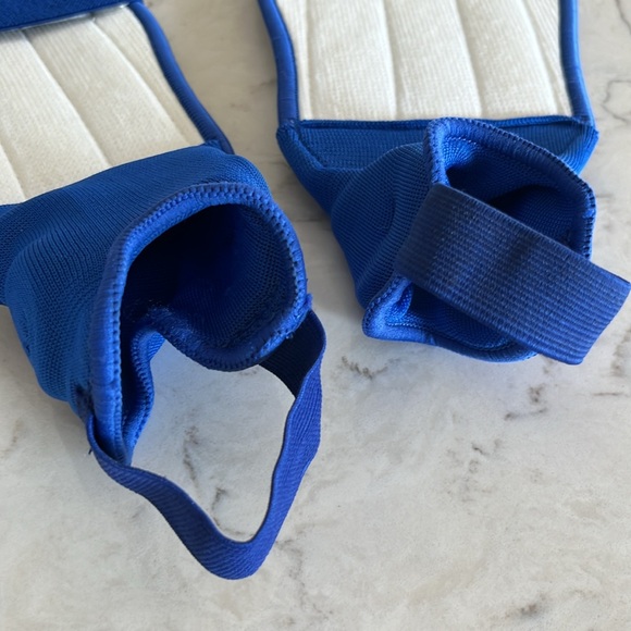 Champion Sports Ultra Light Soccer Shinguards - Picture 3 of 5